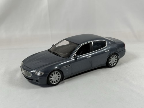 Hot wheels scale die cast - hot, 1/18