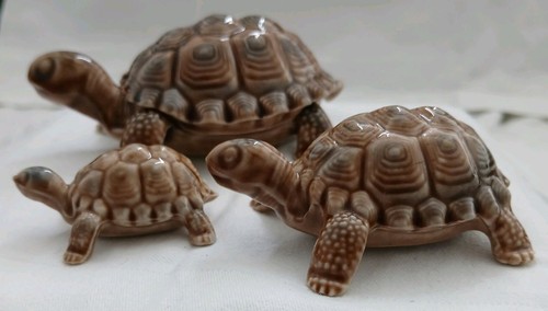Miniature tortoise figurines - miniature,