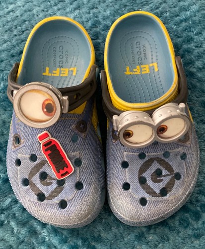 Crocs disney minion clogs - crocs,
