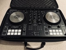 TRAKTOR Kontrol S2 + Magma Flight Case (Mint Condition)