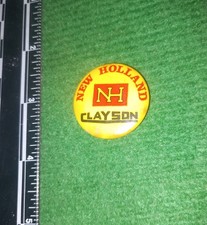 VINTAGE NEW HOLLAND CLAYSON COMBINE HARVESTER  VINTAGE 1970 ? s  PIN BADGE