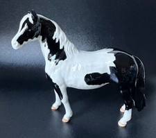 Early BESWICK PINTO PONY # 1373 Black & White PIEBALD Gypsy Cob HORSE FIGURINE
