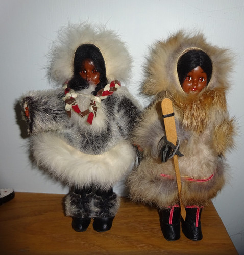 Eskimo inuit doll figures - 2,