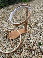 Round embroidery frame with