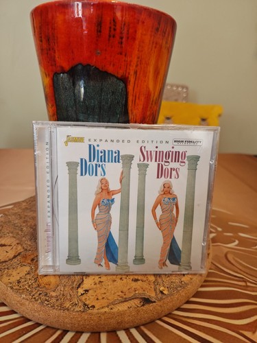 Swinging dors diana - by,