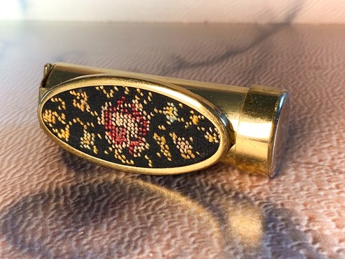 Lipview gold tone floral