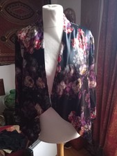 Stunning  Roman  Floral