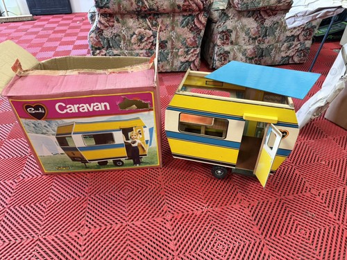 Sindy dolls caravan pedigree - sindy,