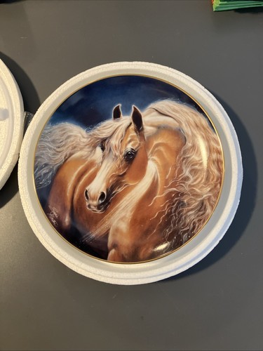 Golden lights horse plate - golden,