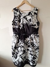 Debut Size 16 White & Black Dress