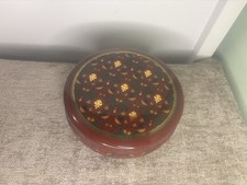 Vintage red, gold and green