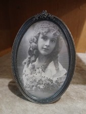 Vintage Oval Photo Frame