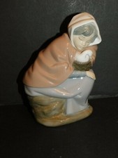 NAO LLADRO PORCELAIN FIGURINE