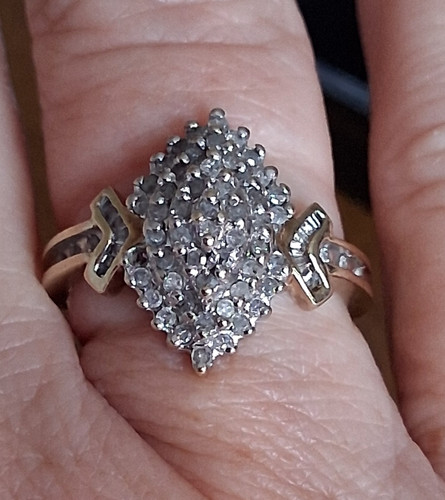 9ct gold diamond baguette cut