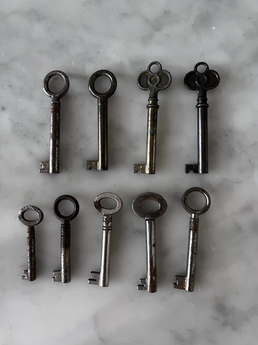 Vintage skeleton barrel keys - 9,