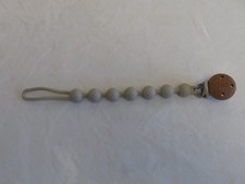 GREY RUBBER DUMMY CHAIN WITH CLIP TO ATTACH TO CLOTHES, HIGHCHAIR, STROLLER ETC