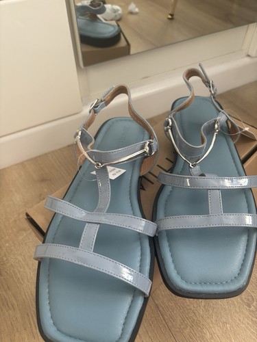 Ladies blue sandals - size, 6