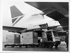 British Airways 	Lockheed Tristar L-1011 Original Airline Photo Cargo Containers