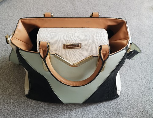 River island large - river,