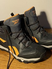 Ladies / Youths Reebok Size 5 Walking Hiking Boots Worn Once (New)  Bargain !