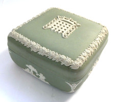 RARE WEDGWOOD JASPER WARE BRITISH GROUP INTER-PARLIAMENTARY UNION 1974 BOX + LID