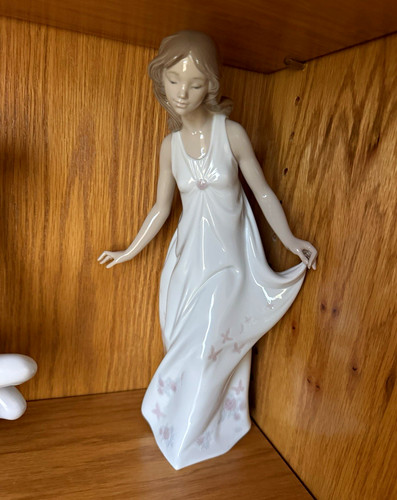Lladró woman porcelain - lladró,