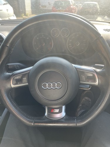 Audi line flat bottom - audi,