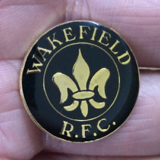 RARE WAKEFIELD R.F.C. RUGBY UNION CREST METAL PIN BADGE