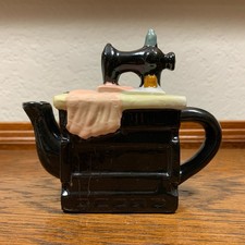 Vtg Miniature Sewing Machine