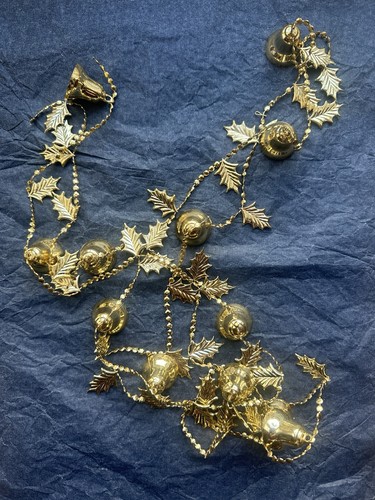 Vintage gold plastic leaf and - gold,