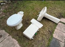 Vintage Twyfords toilet suite, including sink, pedestal, toilet pan and cistern.