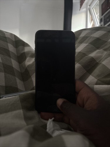 Apple iphone 32gb black - 7,