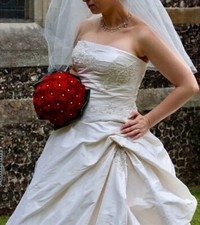 Beautiful Custom Made Benjamin Roberts wedding dress Size 12 In Ivory