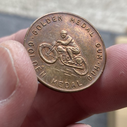 Golden medal gum - golden, token