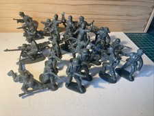 German WW2 Infantry Model Soldiers Approx 1/35 Scale Unpainted Over 20 Pieces