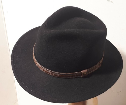 Size 100 wool - 100%,