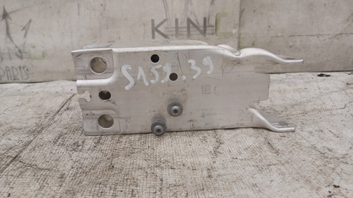 Front right bracket - front,