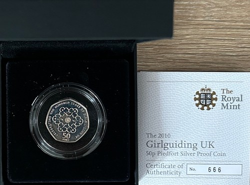 2010 50p girl guiding - 50p,