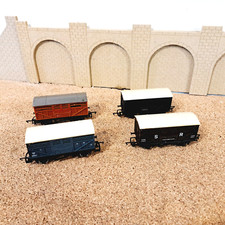 HORNBY / TRIANG OO GAUGE  RAKE