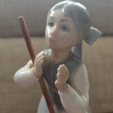 Retired Vtg 80s Lladro Porcelain Figure 23 cm Girl With Broom #5025 Signed A1