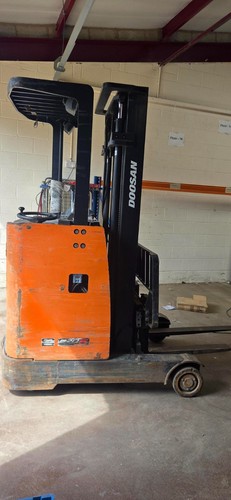 Reach truck forklift - reach,