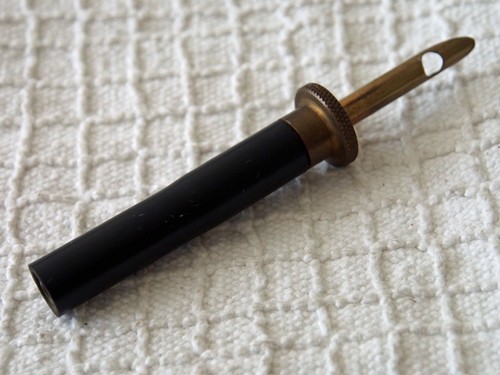 Vintage rug making needle - , /