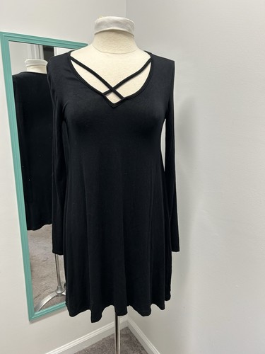 Wet seal black - dress, criss