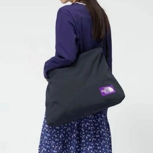 The north face - purple, label