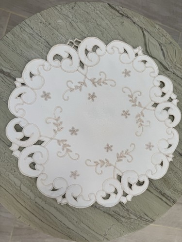 Round embroidered cutwork