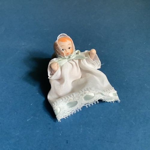 Scale dolls house - dolls,