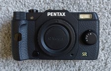 *MINT* Pentax Q7 12.4MP Digital Mirrorless Camera - Black Version 