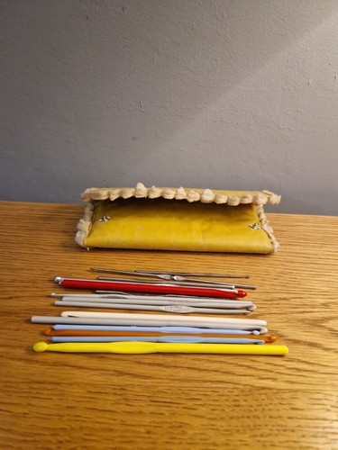 Assortment crochet hooks - crochet,