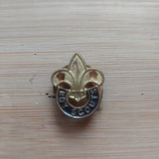 UK Scouting Fleur De Lys Metal Button Hole Badge Black Band