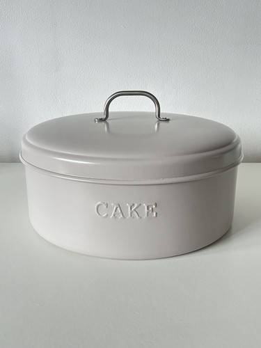 Grey enamel coated cake - grey,